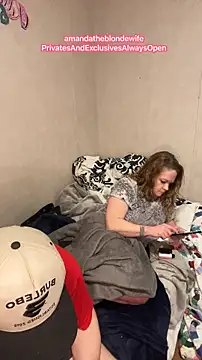 amandatheblondewife online show from 04/20/26, 10:44