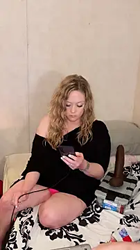 Snapshot of amandatheblondewife chatting on 07/17/26, 09:16 amandatheblondewife online show from 07/17/26, 09:16