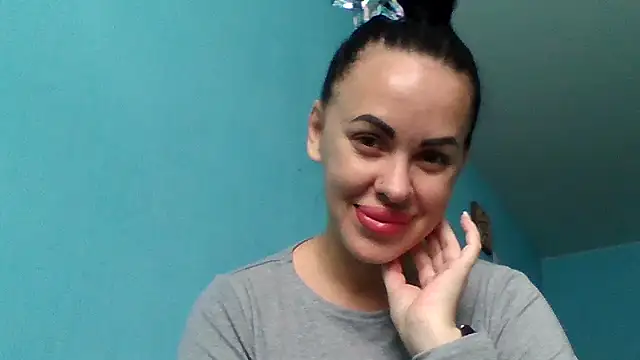 Stefaniyaxq online show from 10/05/25, 09:29