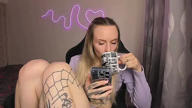 hello kittyyk online show from 05/04/26, 04:14