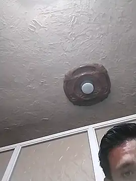 Snapshot of veintitres23 chatting on 11/09/25, 05:06 veintitres23 online show from 11/09/25, 05:06