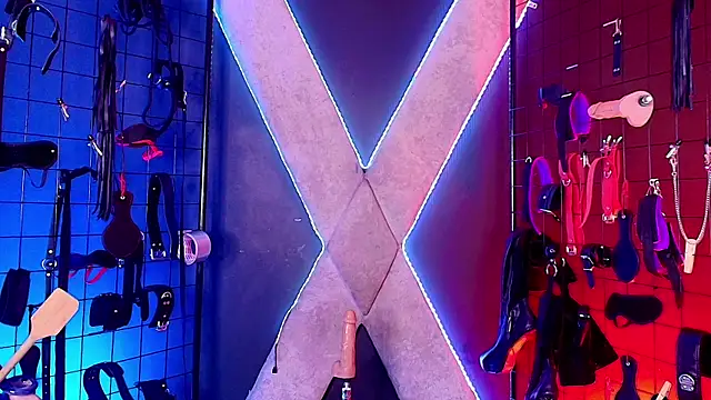 Snapshot of mranii_queen_bdsm_ chatting on 02/10/26, 01:15 mranii queen bdsm online show from 02/10/26, 01:15