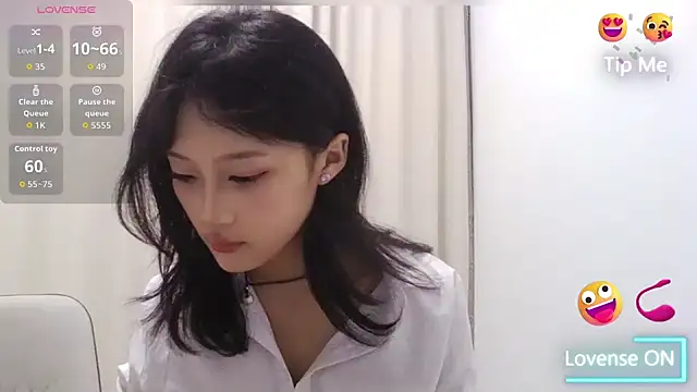 Snapshot of NINI1115 chatting on 06/11/26, 01:20 NINI1115 online show from 06/11/26, 01:20