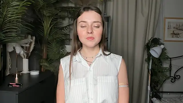 ThelmaJusto online show from 11/01/25, 02:19