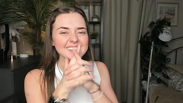 ThelmaJusto online show from 11/17/25, 03:51