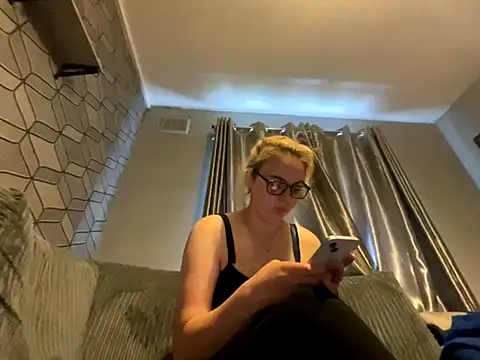 Snapshot of TabbyLovexox chatting on 10/14/25, 01:23 TabbyLovexox online show from 10/14/25, 01:23