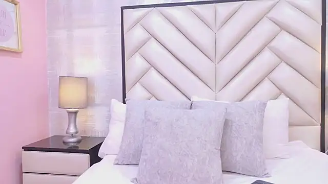 Snapshot of CristalShayy chatting on 03/04/26, 11:49 CristalShayy online show from 03/04/26, 11:49