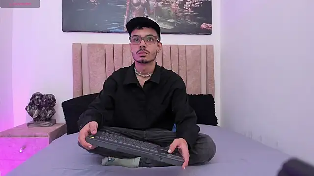 Timothe Evans online show from 10/30/25, 07:47