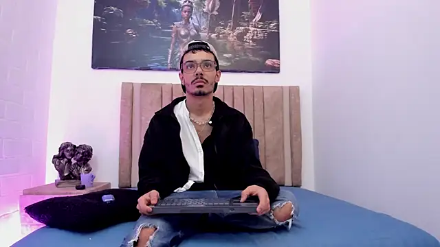 Timothe Evans online show from 12/23/25, 04:10