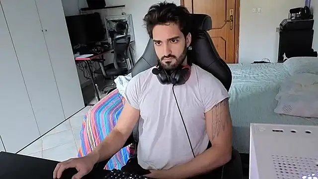 Al3xox02 online show from 04/03/26, 10:02