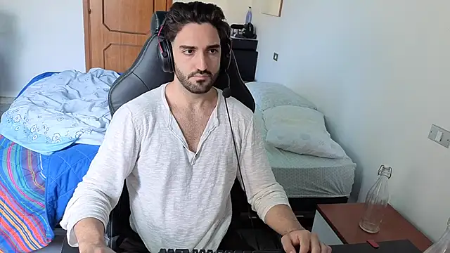 Al3xox02 online show from 04/10/26, 09:47