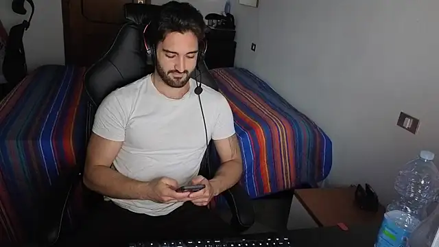 Al3xox02 online show from 04/15/26, 07:58