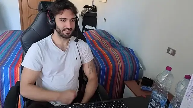 Al3xox02 online show from 04/17/26, 11:35