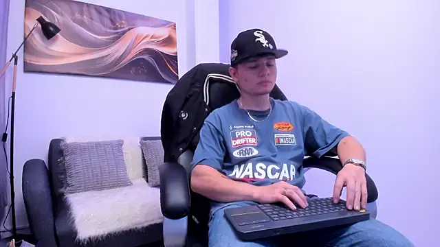 Leoo Miller online show from 11/14/25, 04:00