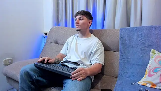 Leoo Miller online show from 02/28/26, 04:24