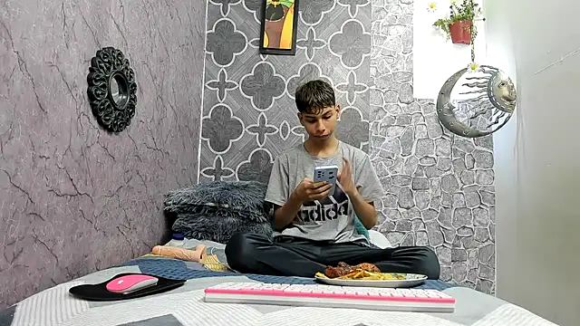 sexyboys cutex18 online show from 12/21/25, 09:00