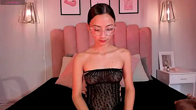 Snapshot of lena_martinn chatting on 05/28/26, 07:33 lena martinn online show from 05/28/26, 07:33