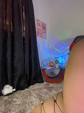 AlannaDollx online show from 10/30/25, 01:34