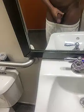 Snapshot of black_twbig chatting on 04/05/26, 01:41 black twbig online show from 04/05/26, 01:41