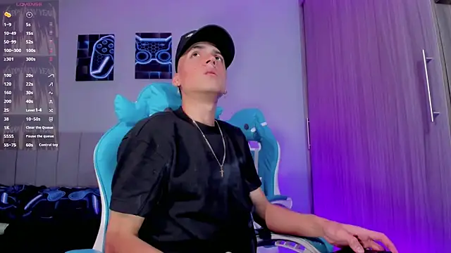 Snapshot of lopez_and_jesus chatting on 10/10/25, 01:15 lopez and jesus online show from 10/10/25, 01:15