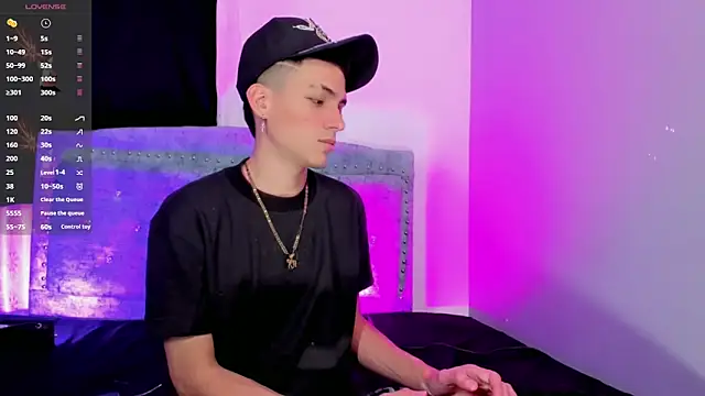 Snapshot of lopez_and_jesus chatting on 10/14/25, 02:01 lopez and jesus online show from 10/14/25, 02:01