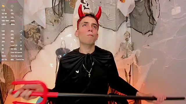 Snapshot of lopez_and_jesus chatting on 10/29/25, 12:13 lopez and jesus online show from 10/29/25, 12:13