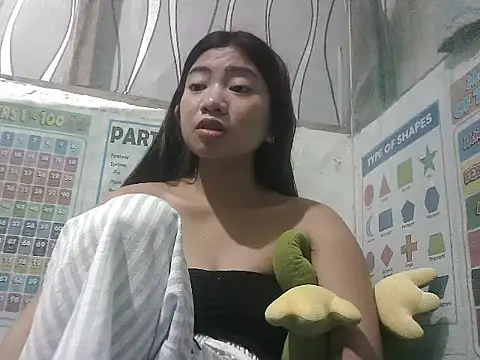 Snapshot of Hot_Lina31 chatting on 07/19/26, 01:04 Hot Lina31 online show from 07/19/26, 01:04