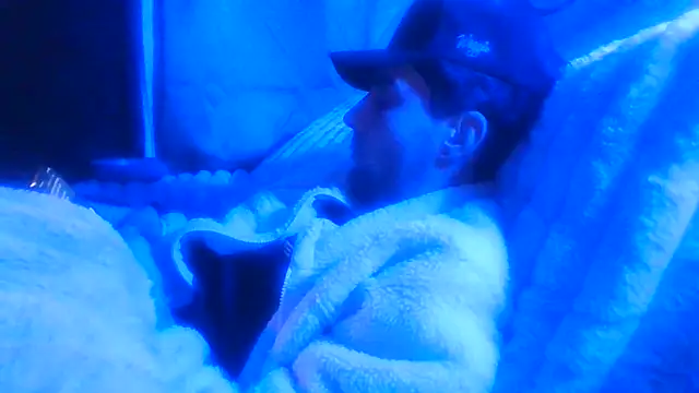 Snapshot of nvthvn555 chatting on 10/08/25, 12:14 nvthvn555 online show from 10/08/25, 12:14