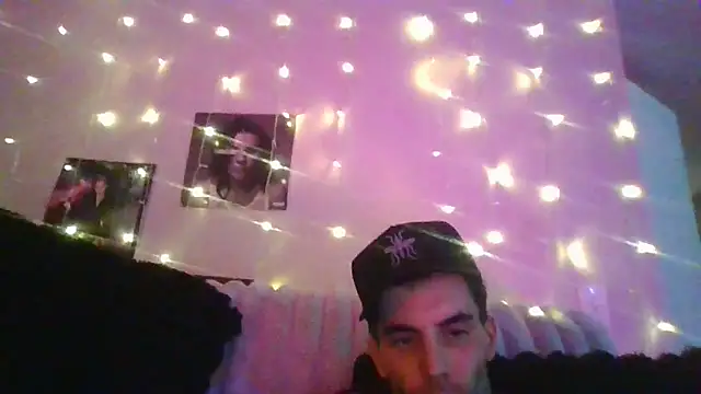 Snapshot of nvthvn555 chatting on 10/28/25, 01:42 nvthvn555 online show from 10/28/25, 01:42