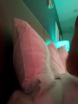 Snapshot of nvthvn555 chatting on 10/31/25, 08:04 nvthvn555 online show from 10/31/25, 08:04