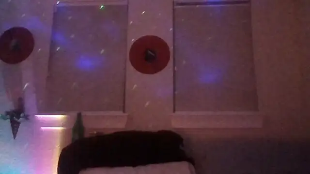 Snapshot of nvthvn555 chatting on 11/15/25, 05:16 nvthvn555 online show from 11/15/25, 05:16