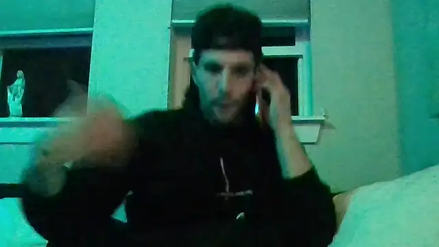 Snapshot of nvthvn555 chatting on 11/17/25, 12:38 nvthvn555 online show from 11/17/25, 12:38