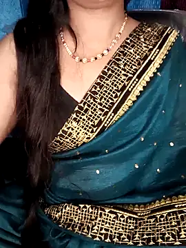Snapshot of Rashmi_011 chatting on 04/18/26, 11:49 Rashmi 011 online show from 04/18/26, 11:49