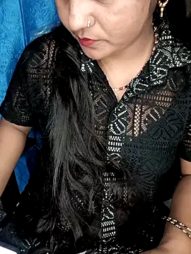 Snapshot of Rashmi_011 chatting on 04/24/26, 11:51 Rashmi 011 online show from 04/24/26, 11:51