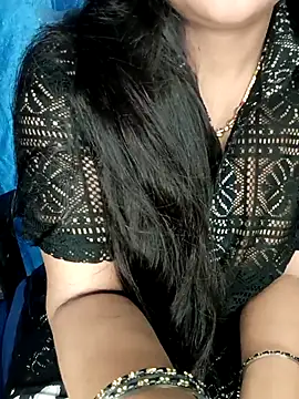 Snapshot of Rashmi_011 chatting on 04/28/26, 01:15 Rashmi 011 online show from 04/28/26, 01:15