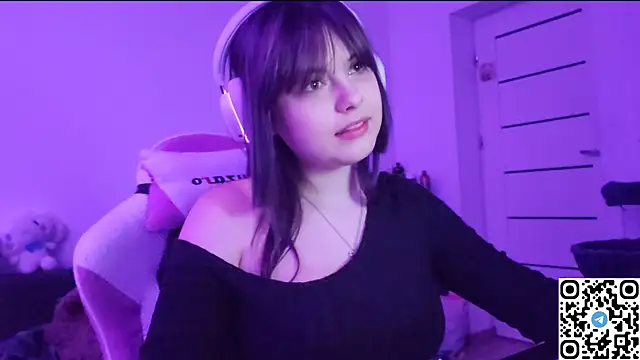 KristiBloom online show from 11/23/25, 09:14