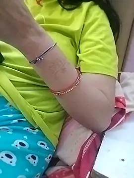 Snapshot of Priyanka_17 chatting on 10/16/25, 07:37 Priyanka 17 online show from 10/16/25, 07:37