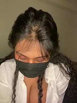 Monica  Bellucci   online show from 01/16/26, 06:01