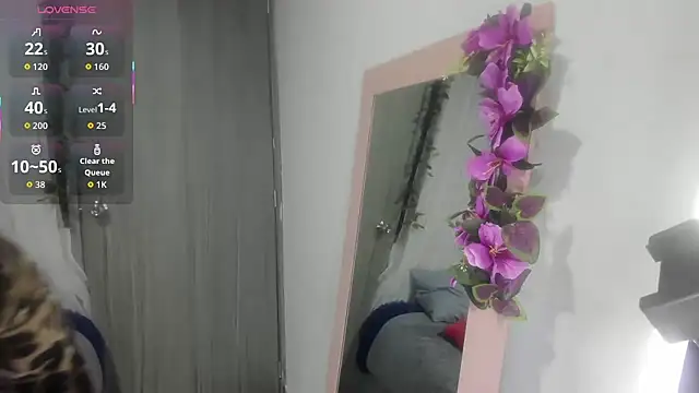 scarlett  m online show from 11/26/25, 11:11