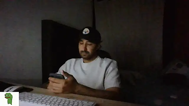 Snapshot of coolfriki chatting on 07/15/26, 01:33 coolfriki online show from 07/15/26, 01:33