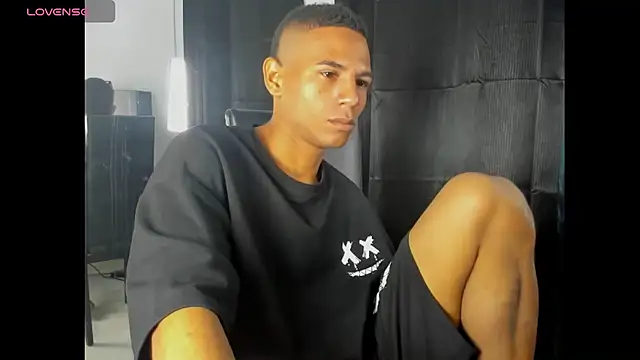 Snapshot of Latin_Boy420 chatting on 10/22/25, 04:24 Latin Boy420 online show from 10/22/25, 04:24