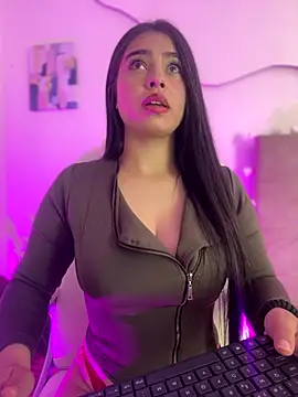 Snapshot of Iam_Valentinaaa chatting on 10/11/25, 03:21 Iam Valentinaaa online show from 10/11/25, 03:21