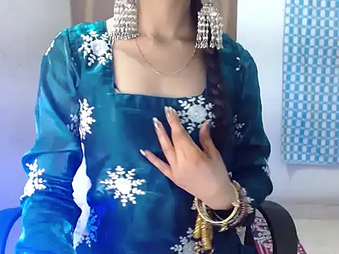 Roiseeee online show from 02/19/26, 05:03