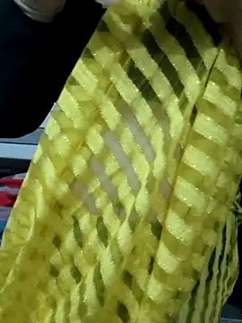 Snapshot of janvi_100 chatting on 10/30/25, 03:41 janvi 100 online show from 10/30/25, 03:41