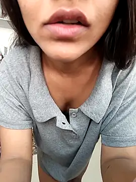 anshika0124 online show from 11/22/25, 04:55