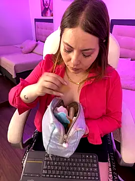 kattee adams online show from 12/05/25, 01:09