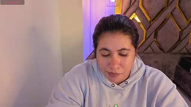 Addyy 02 online show from 11/21/25, 01:59