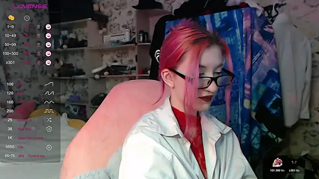 Snapshot of Dreamy_Red_Girl chatting on 10/21/25, 06:30 Dreamy Red Girl online show from 10/21/25, 06:30