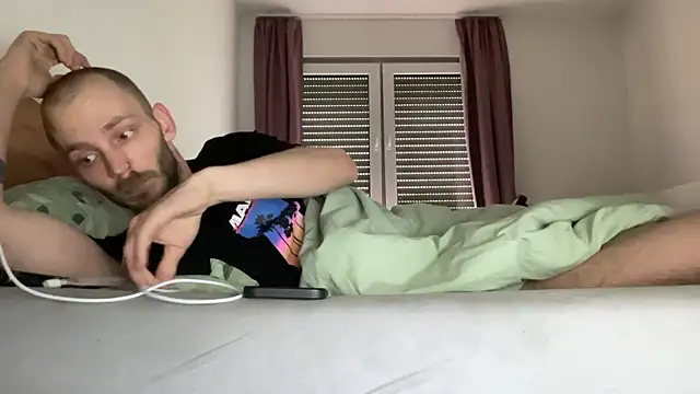 MolleDolle online show from 10/09/25, 01:42