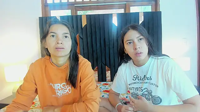 Sofy and Mia online show from 10/08/25, 12:47